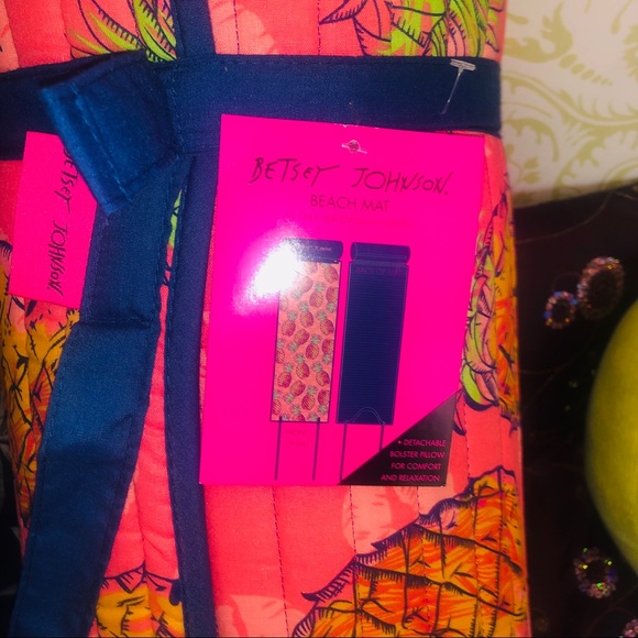 💓Betsey Johnson Beach Mat Pool PineapplesTropical - Picture 3 of 7